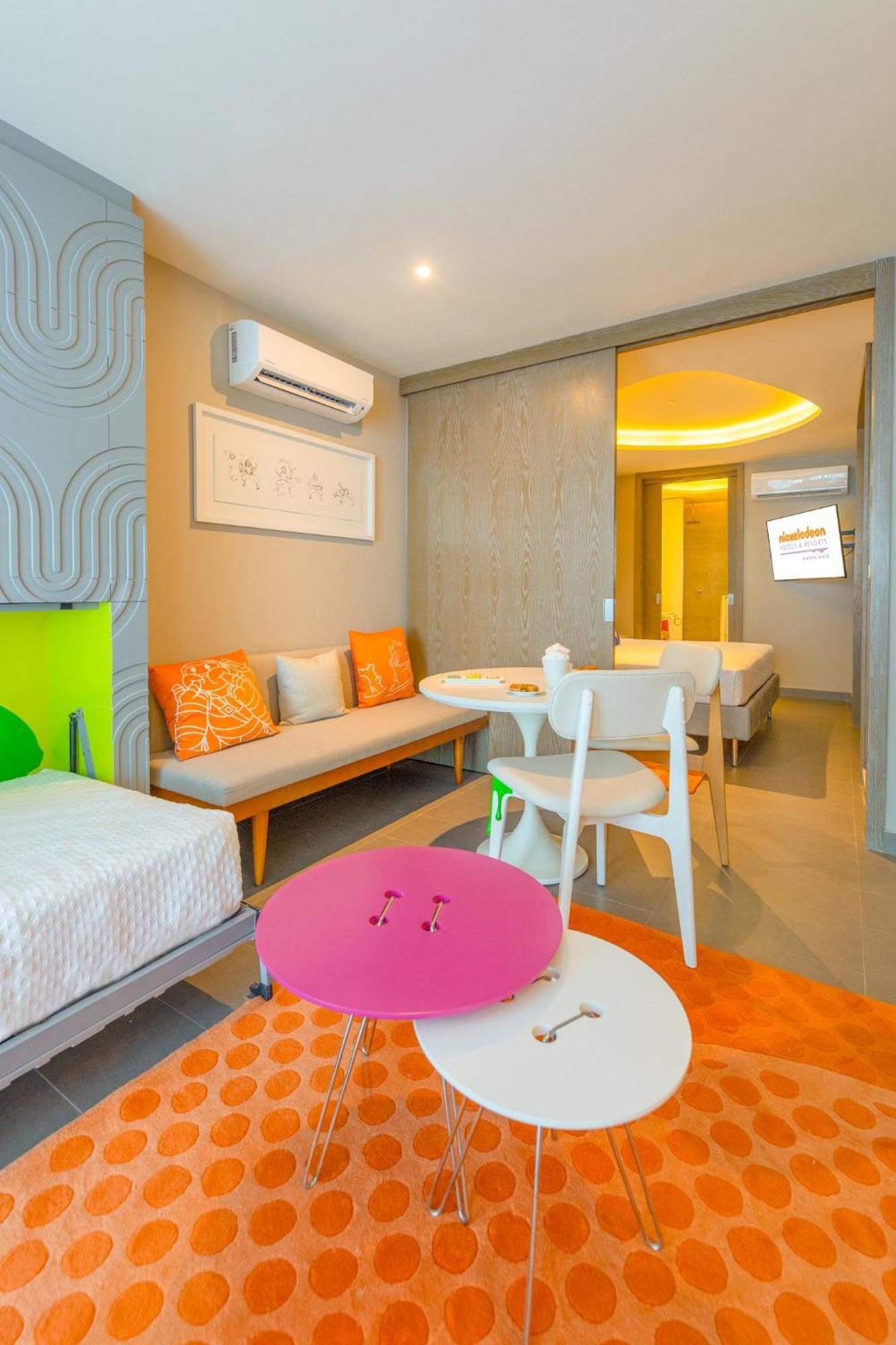 Penthouse Swim-Up Oceanfront King Suite