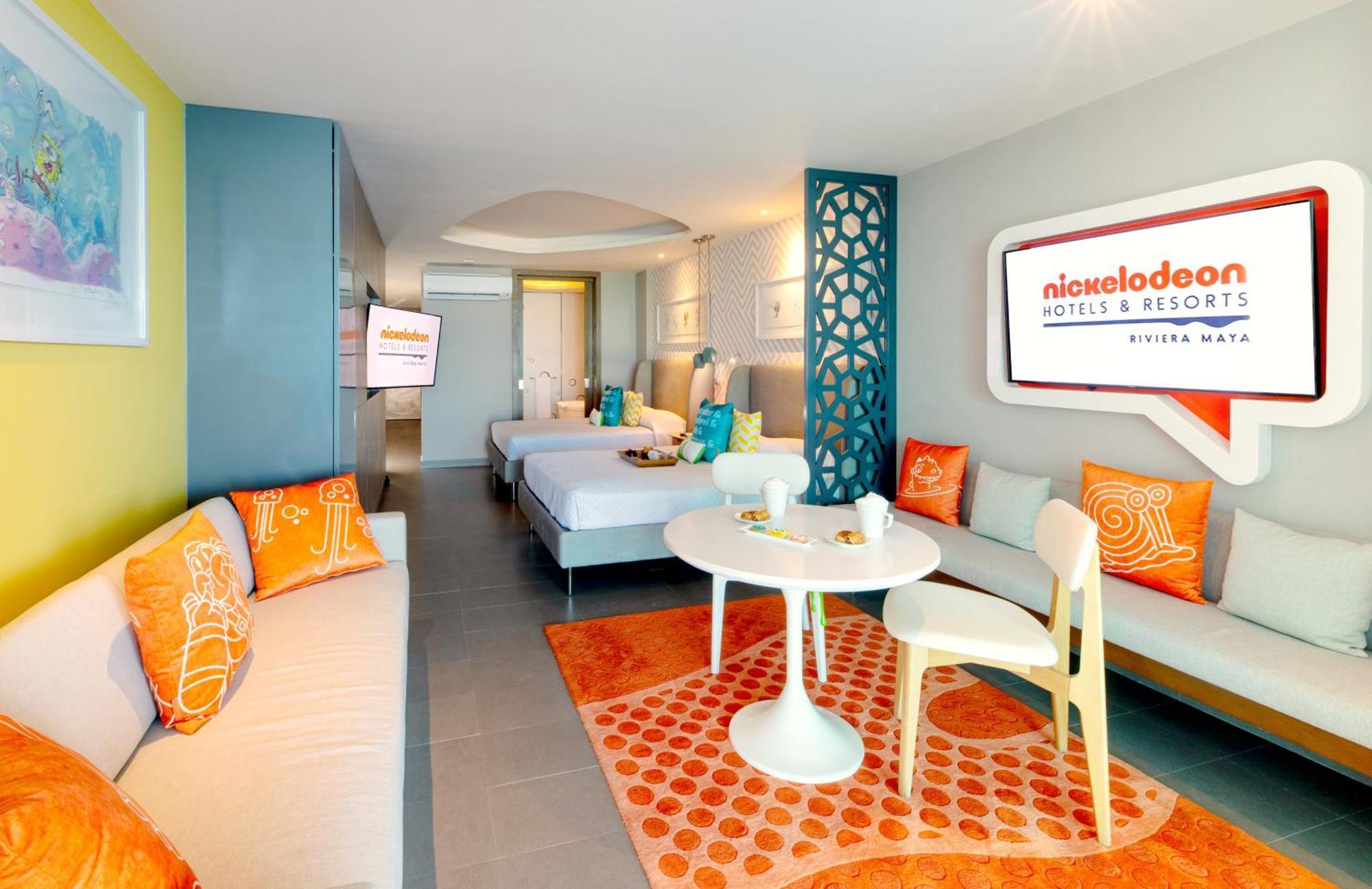 Penthouse Swim-Up Oceanfront Queen Suite